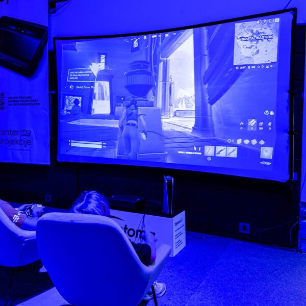 Projektorji in platna